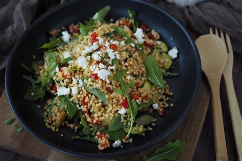 Couscous Salat mit gebratenem Gemüse Feta Wiewowasistgut