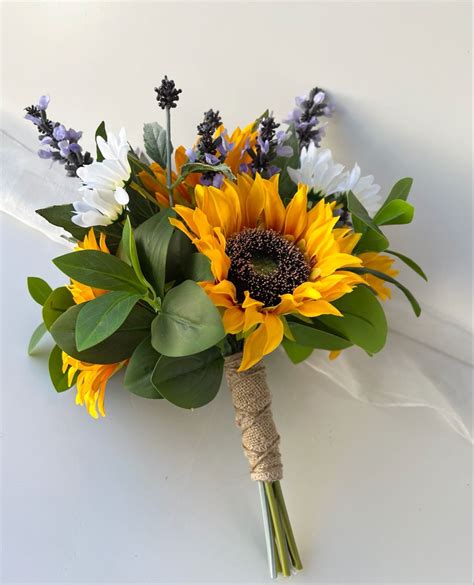 Rustic sunflower wedding bouquet | Sunflower wedding bouquet, Sunflower ...