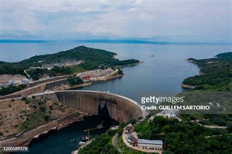 13 Lake Kariba Dam Stock Photos, High-Res Pictures, and Images - Getty ...