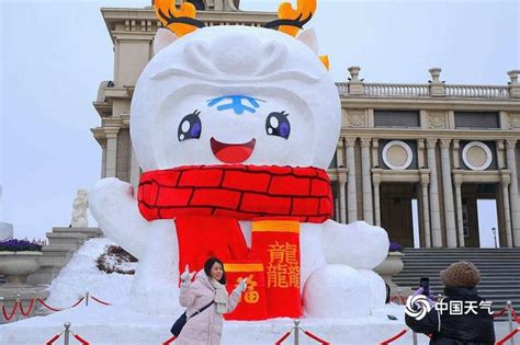 萌萌哒！哈尔滨巨型雪人亮相，多图带你看京报网