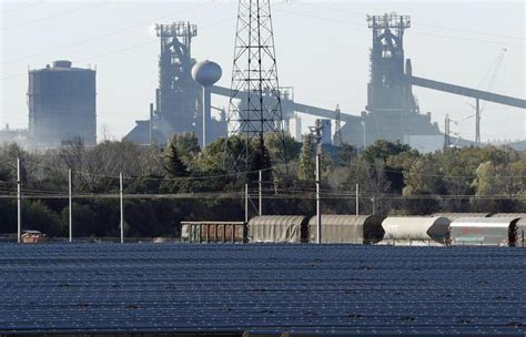 Ex Ilva In Fiamme Una Gru Al Porto Di Taranto Nessun Ferito