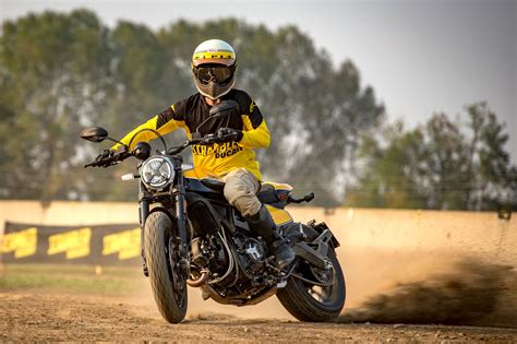 Motorrad Vergleich Ducati Scrambler Full Throttle 2020 Vs Yamaha