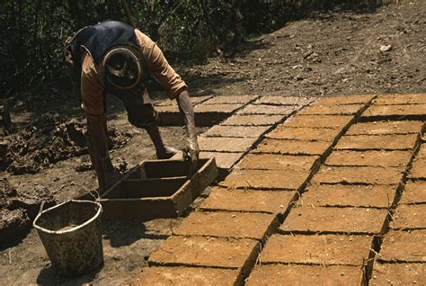 Traditional Adobe Building in Columbia – Natural Building Blog