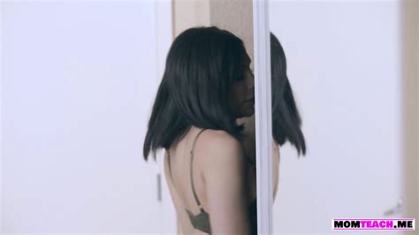 MILF Teaches How To Finger Her Mature Pussy Properly