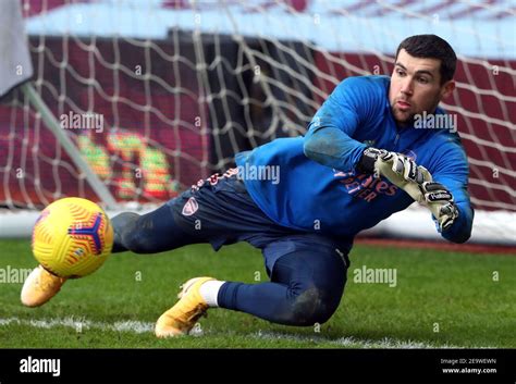 Mathew ryan arsenal hi-res stock photography and images - Alamy