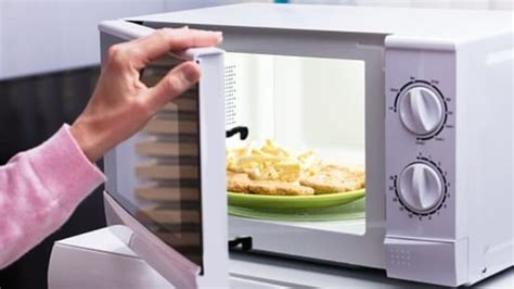 Is Microwaving Food Safe For Health Health Hindustan Times