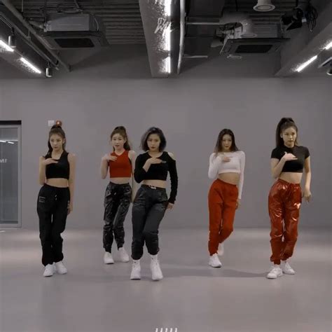 Itzy Charts Blue Flower ≷ On Twitter Rt Itzychartsdata