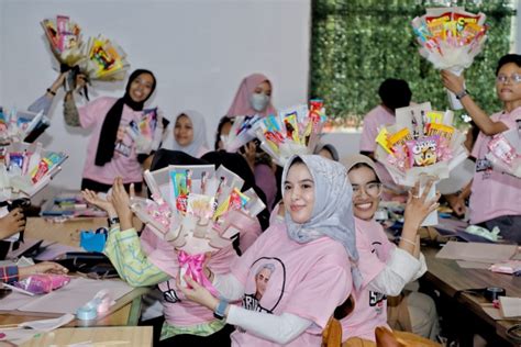 Srikandi Ganjar Gelar Pelatihan Pembuatan Buket Makanan Ringan Di Pekanbaru