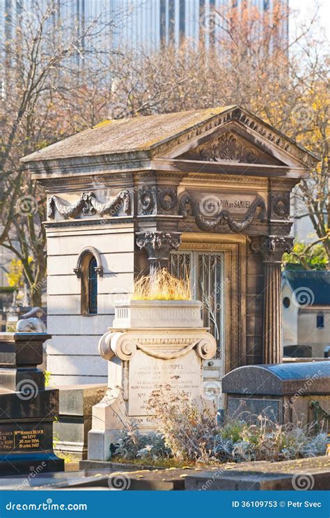 Cementerio De Montparnasse Foto De Archivo Editorial Imagen De Viejo