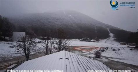 Arrivata La Neve In Sicilia Primi Fiocchi Su Piano Battaglia Ed