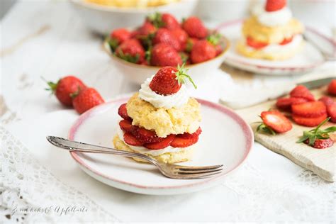 Strawberry Shortcakes Biscuits Mit Erdbeeren Und Sahne