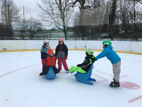 Besuch auf der Eisbahn Stephanshöhe Grundschule im Ebnet Wangen im