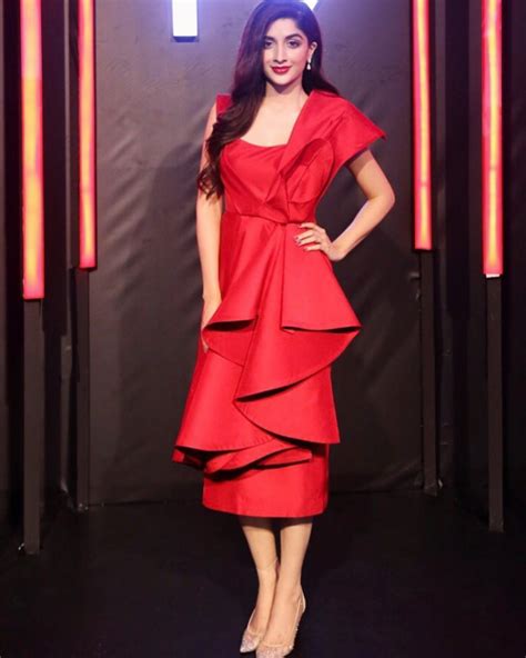 20 Beautiful Pictures Of Mawra Hocane In Red Dress Reviewitpk