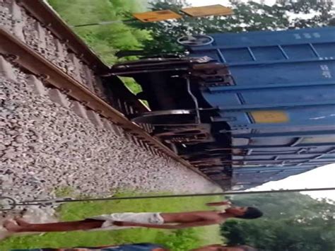 Coal Laden Goods Train In Sonbhadra Split Into Two Due To Breaking Of