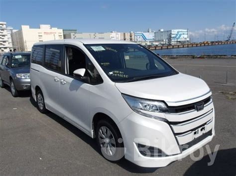 Toyota Noah Nonhybrid Pkg For Sale In Banasree Bikroy