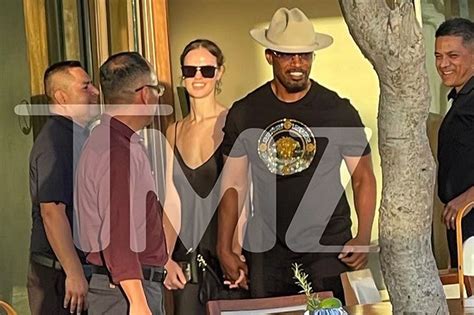 Jamie Foxx Holds Hands with Girlfriend Alyce Huckstepp on Date in Mexico