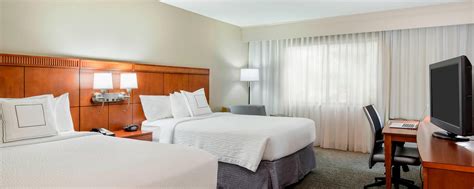 Courtyard Gainesville FL - Hotel With Restaurant & 24hr Fitness Center