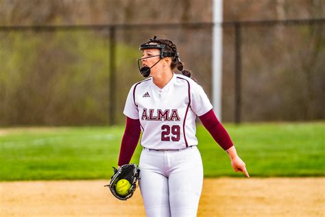 Alyssa Larson Aquinas Softball Flickr