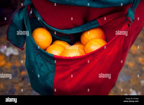 Ivrea carnival hi-res stock photography and images - Alamy