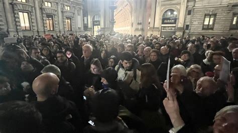 A Milano Una Manifestazione Per Ricordare Alex Navalny Oltre Duecento