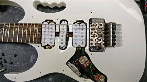 Jemming Up An Ibanez Jem Jr