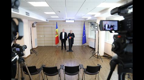 Briefing de presă susținut de deputații Alexandr Nesterovschi Irina