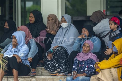 PENYINTAS BENCANA TUNTUT PENYEDIAAN LAHAN HUNTAP ANTARA Foto