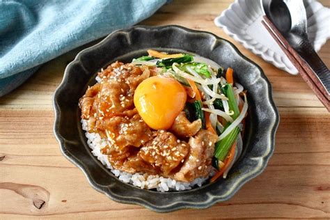 『ナムルはレンジで♪ 【やみつきビビンバ丼】時短簡単』 ビビンバ丼 料理 レシピ レシピ