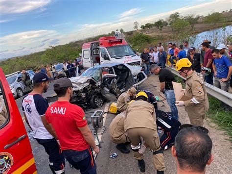 Tr S Pessoas Ficam Feridas Em Acidente Na Br Em Belo Jardim Pe