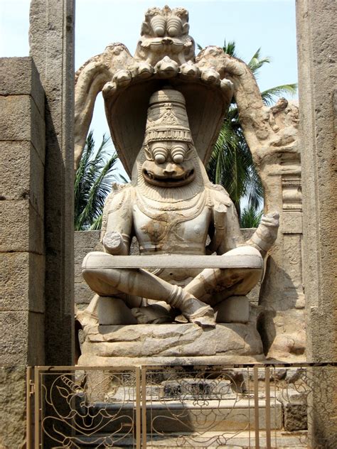 Hampi – History of Sculpture etched in Stone by Voyager