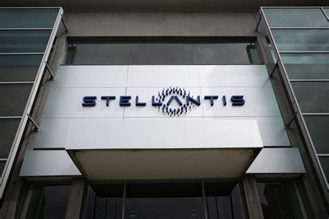 Stellantis Plonge En Bourse Apr S La R Vision La Baisse De Son