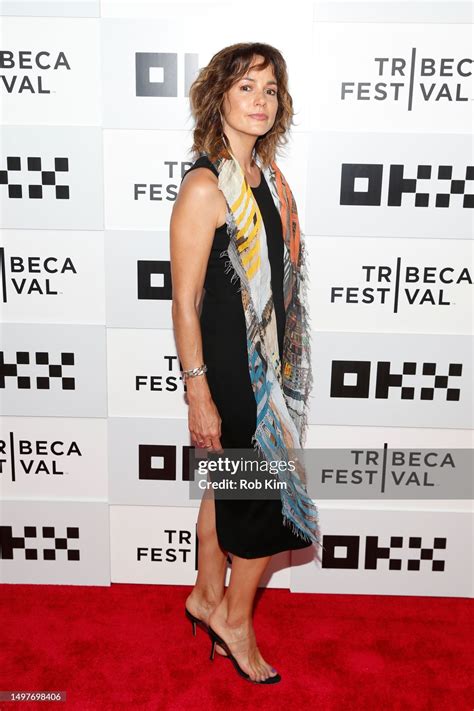 Stephanie Szostak's feet