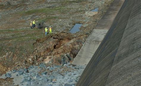 Oroville Dam The Most Devastating Photos Of The Spillway Evacuations