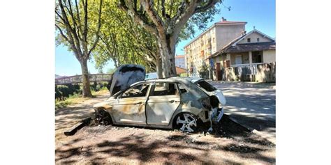 Givors Un V Hicule En Feu Rue Du Moulin