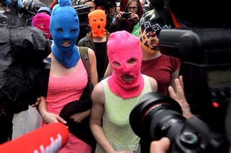 Russie Les Pussy Riot Ouvrent Un Centre Dédié Aux Détenus Tribune