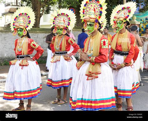 Kerala traditional dance hi-res stock photography and images - Alamy