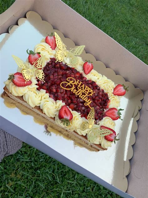 Churro Cheesecake Cake With Fresh Strawberries