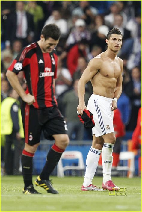 Cristiano Ronaldo Shirtless After Soccer Game Photo 2488899