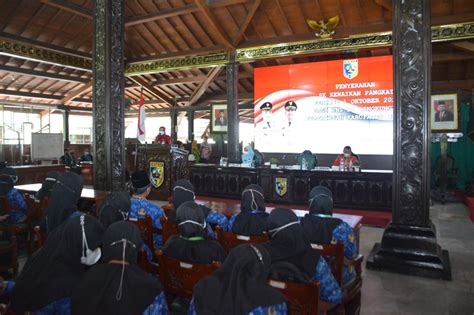 Bupati Serahkan SK Kenaikan Pangkat Pada 624 PNS Di Lingkungan Pemkab Demak