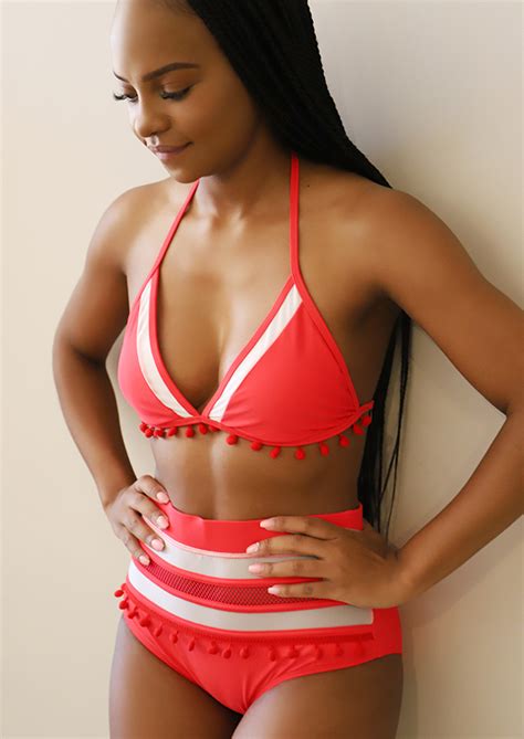 3 Hot Sexy Lu Akemi Bikini Pics