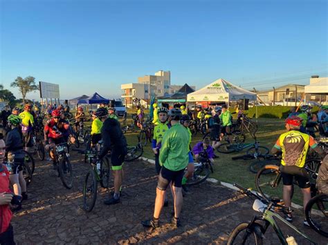 Mais de 400 ciclistas integraram o 9º Rally Bike Passeio Ciclístico