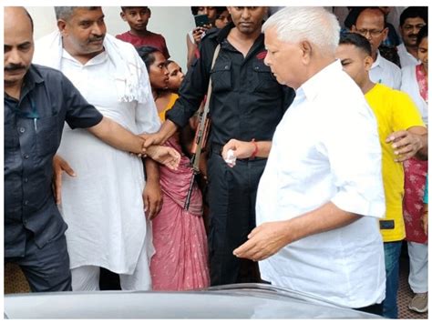 Lalu Prasad Yadav Reached His In Laws House With Wife Rabri Devi And Son Tej Pratap Yadav Lalu