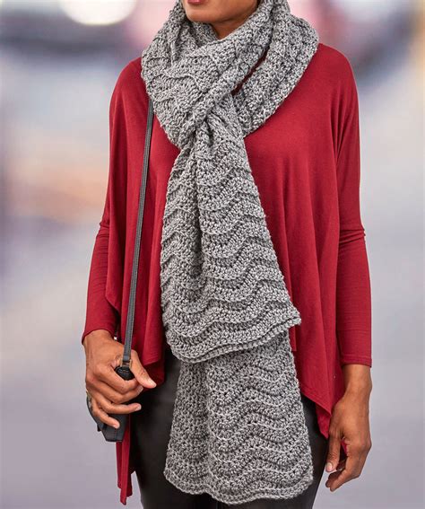 Redheartyarns LW5414 Wavy Ridge Super Scarf Free Crochet Pattern In Red