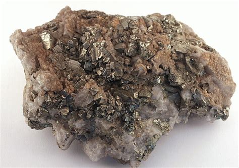 Эпидот – свойства, значение, кому подходит