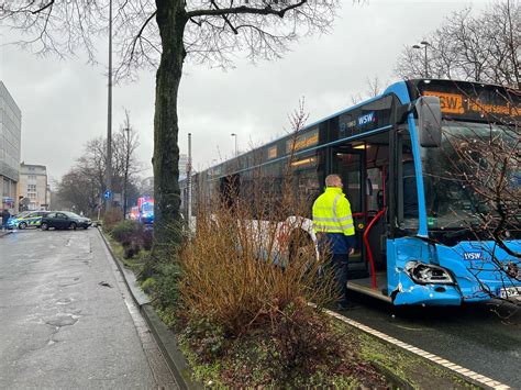 Fotogalerie Verkehrsunfall Auf Der B7 In Wuppertal