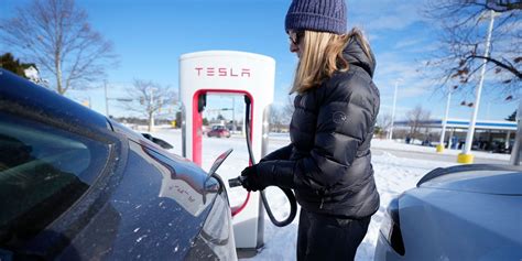 Tesla Stock Slips After Q4 Revenue, Earnings Miss Estimates