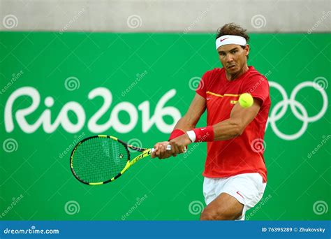 Le Champion Olympique Rafael Nadal De L Espagne Dans L Action Pendant