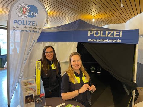 Pol En Ennepetal Ranzenparty Polizei Ber T Zum Thema Dunkelheit