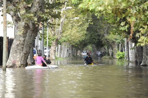 Por La Sudestada Y La Crecida Del R O De La Plata Hay Calles Inundadas