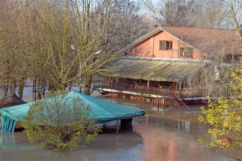 Maltempo La Piena Del Po Passa A Cremona Allerta Sulle Golene